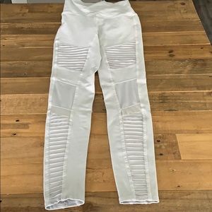 Alo Yoga Motos in Dove Grey